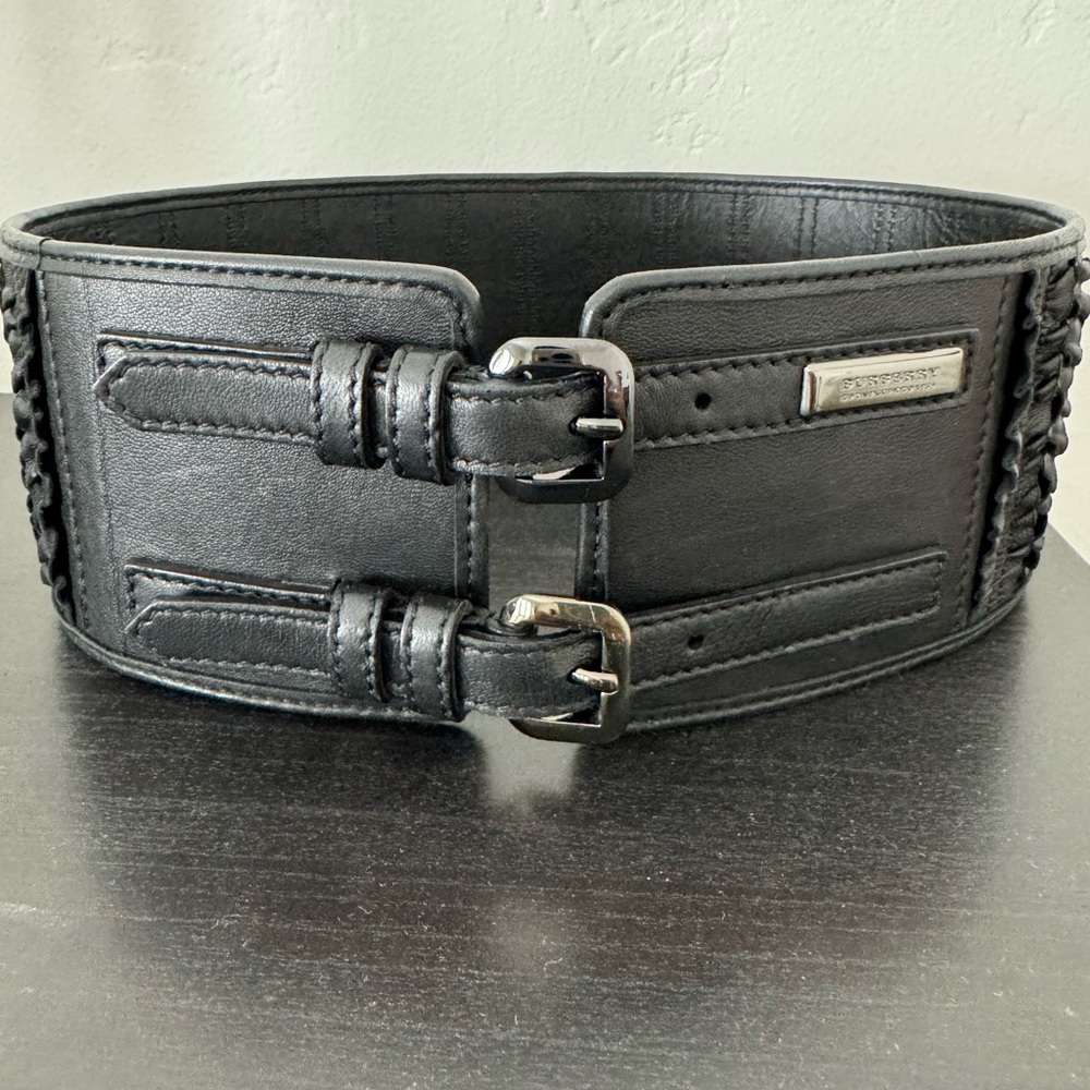 Vintage Burberry Women’s Black Leather High-Waist Cinch Belt